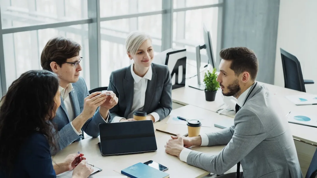 Vertrag oder Festanstellung im Sportmanagement? Deine Karriere entscheidet mit